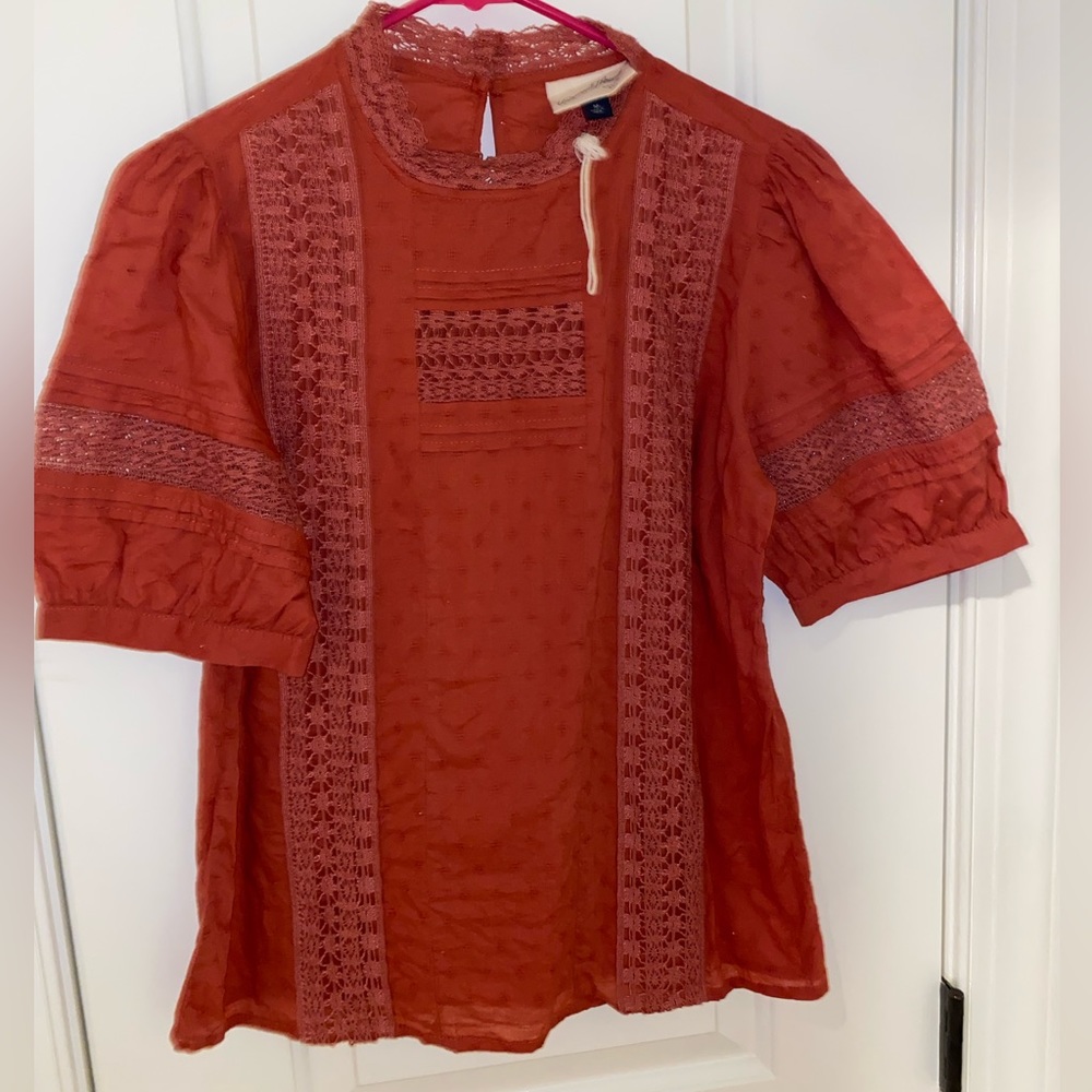 Universal Thread Reddish/Maroon shirt with lace